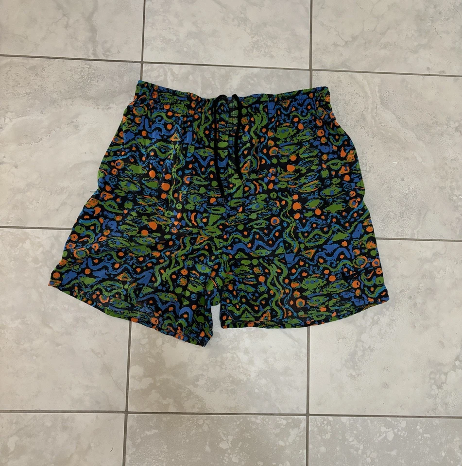 Rare Vintage 2025Nike Abstract Geometric Art Shorts green